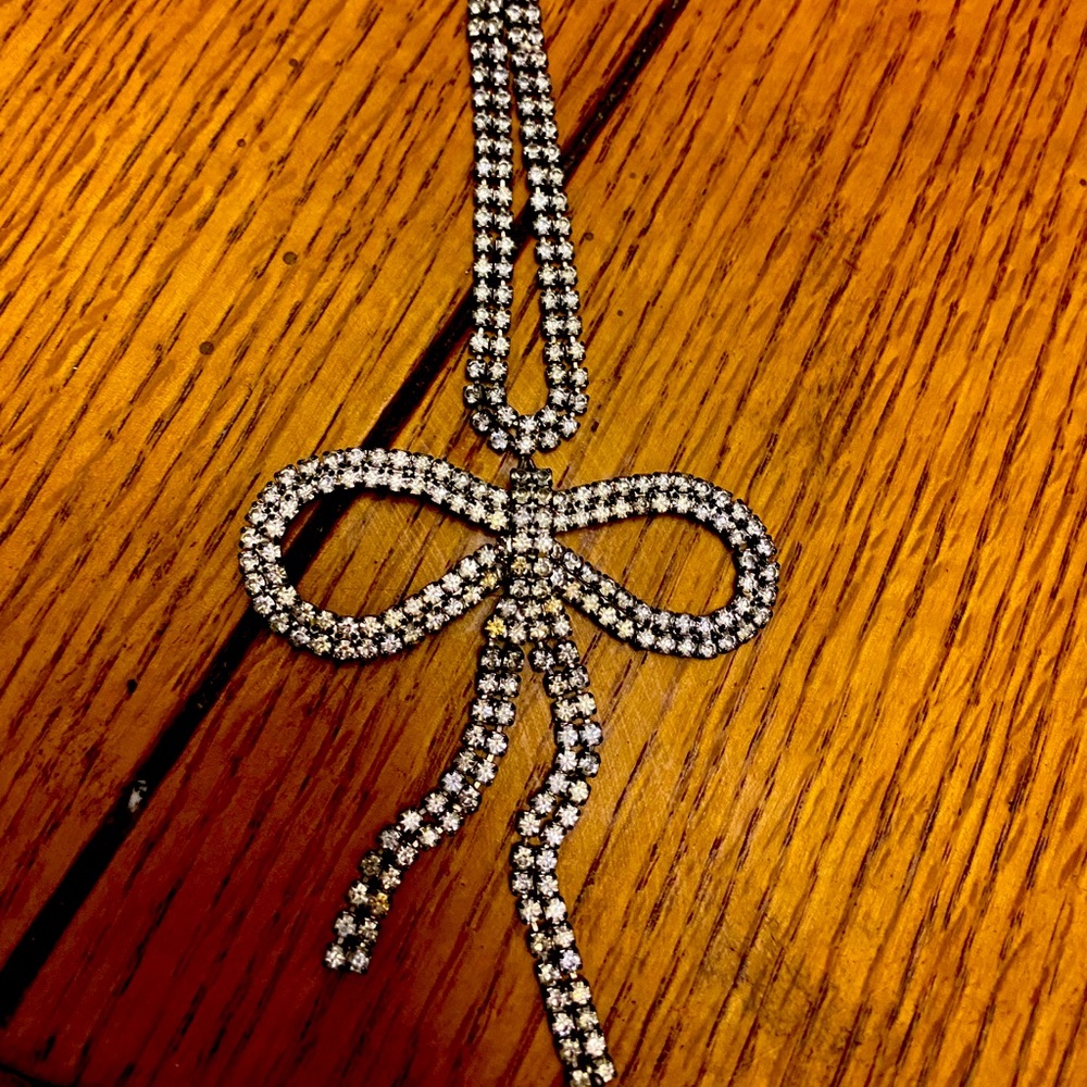 Bow Crystal diamond like necklace